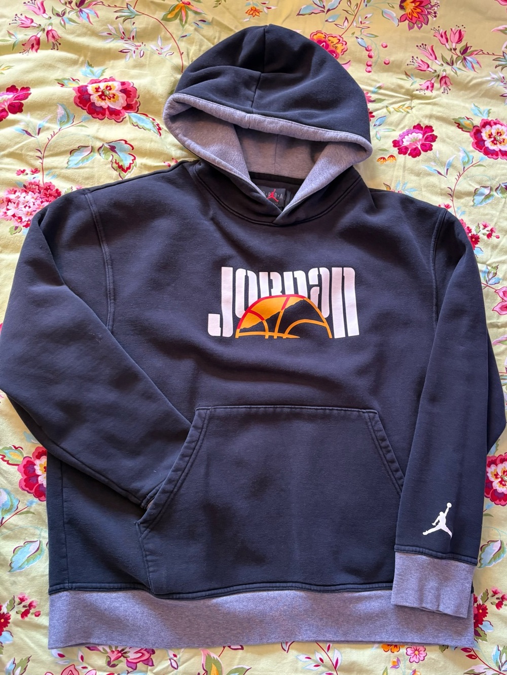 Jordan graphic black hoodie men’s XL 27” x 25” EUC